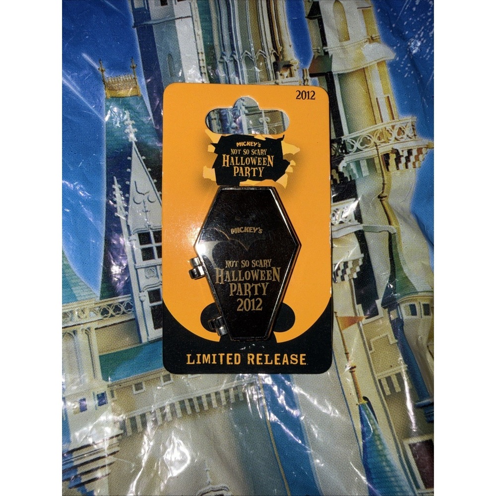 Disney Pin 2012 Mickey's Not So Scary Halloween Party  Vampire Mickey Coffin LR